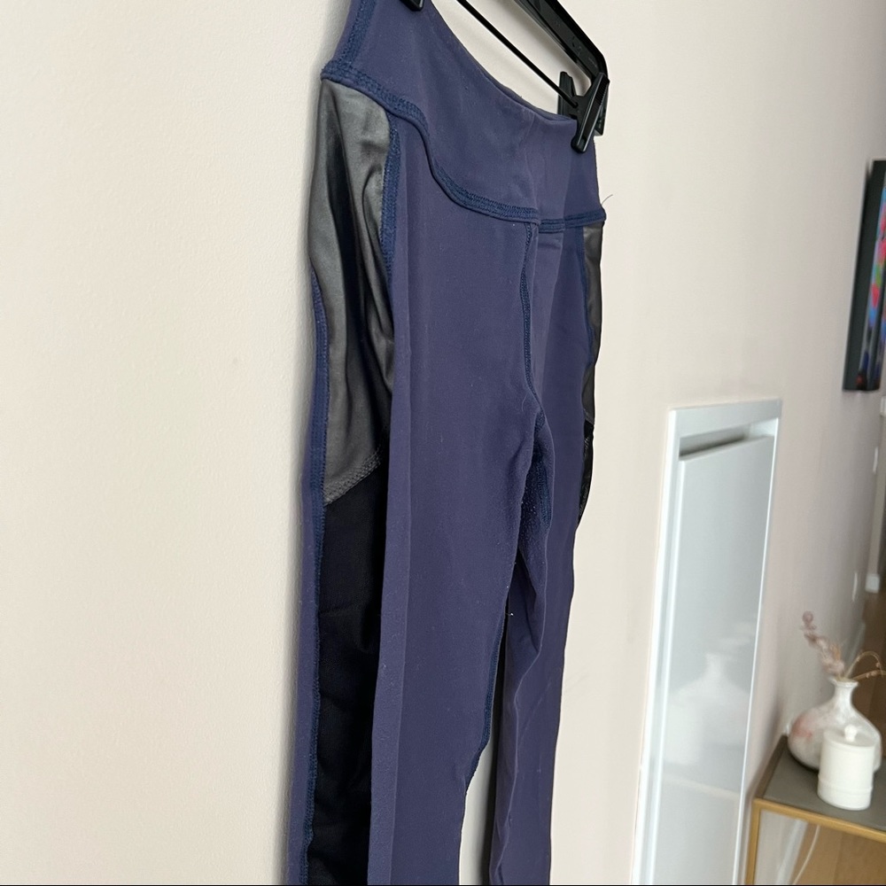 Beyond yoga navy leggings with mesh details. Size M